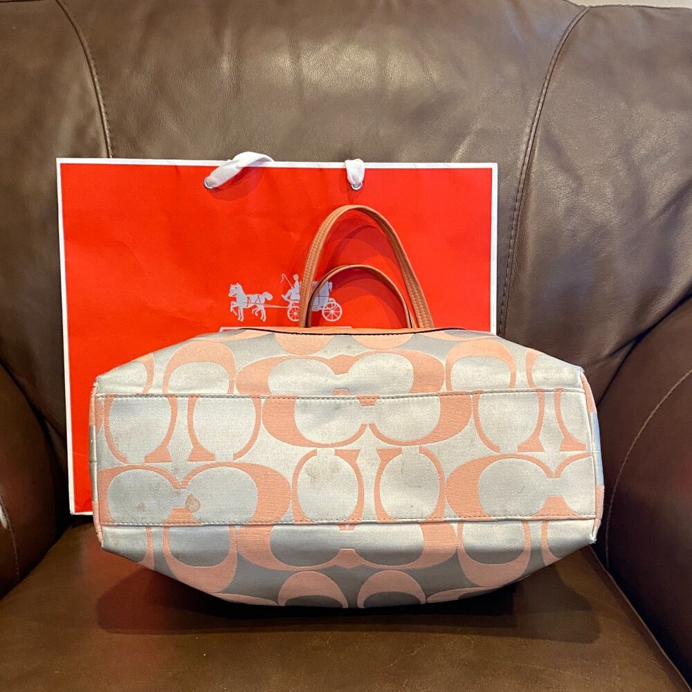 Coach Laura Signature Tote Khaki/Peach - Picture 7 of 13